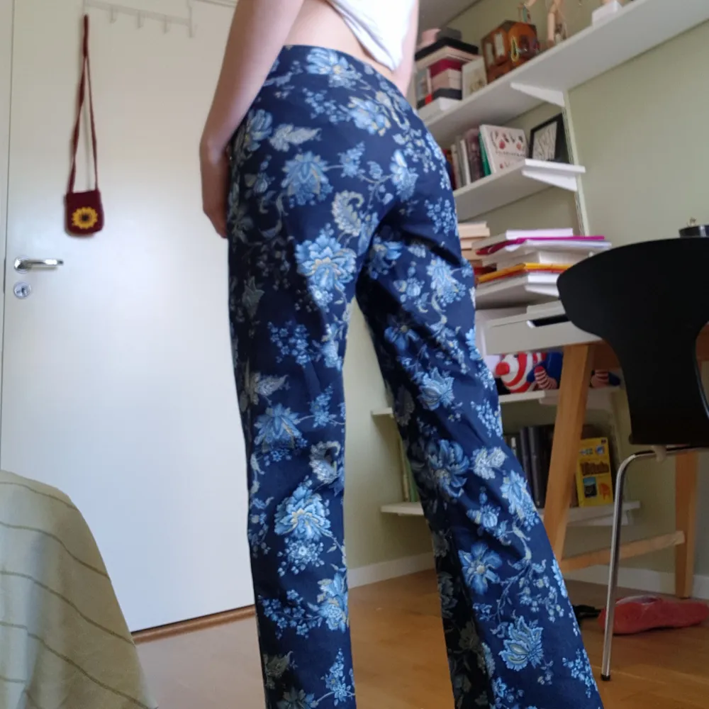 Snygga jeans men som tyvärr inte passar mig🥺          jag är ca 173cm och har storlek S. Jeans & Byxor.