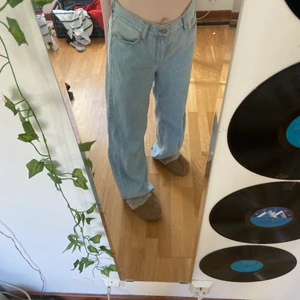 Junkyard jeans - Snygga Junkyard jeans, storlek 29. De är avklippta något längst ner. Pris 150kr + frakt🥰