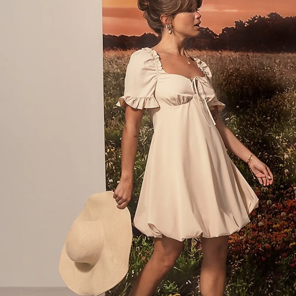 Säljer denna slutsålda klänningen från Matilda Djerfes kollektion för NA-KD, har endast använt den en gång. Fler bilder kan fås vid intresse! Köparen står för frakt🥰                                               . Klänningar.