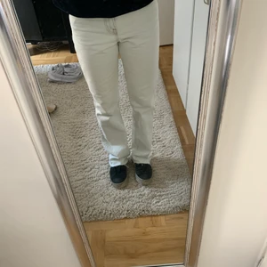 Zara jeans - Ljusblåa raka zara jeans!!  använda fåtal gånger