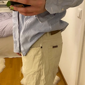 Marlboro Classons jeans - Vintage krämvita lågmidjade marlboro Classics jeans från second hand💘