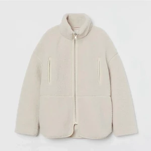 SÖKER  - Söker dessa jackor ifrån hm i storlek s eller m. Skriv till mig om du kan tänka dig sälja💖