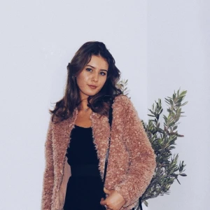 Rosa fluffjacka - Superfin kofta/jacka. Använd sparsamt. Storlek XS. Köparen står för frakt. 