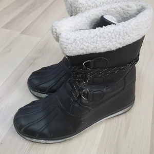 Vinterkängor stl 39 - Fodrade vinterkängor / vinterstövlar / snöskor i stl 39 knappt använda