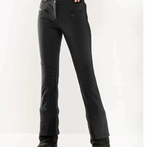 Skidbyxor slimfit - Randy Pant Black 8844, storlek 36! Stretchig passform, däremot skulle jag säga att den är mer som 34 i storlek, inga skavanker ser ut som nya! Nypris 1899kr