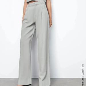 Oanvänd ”linne” kostym byxor  - Helt oanvända i stolek S. Säljer då de ej är min stil. Från zara och är helt slutsålda på hemsidan. ❤️