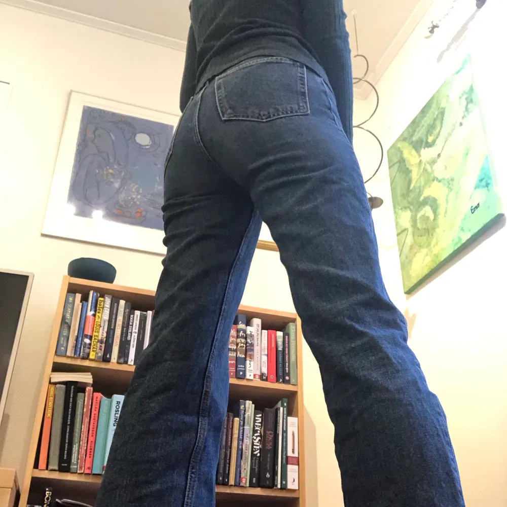 Ett par jeans från weekday, modell rowe storlek 24/30 nypris 500kr. Jeans & Byxor.