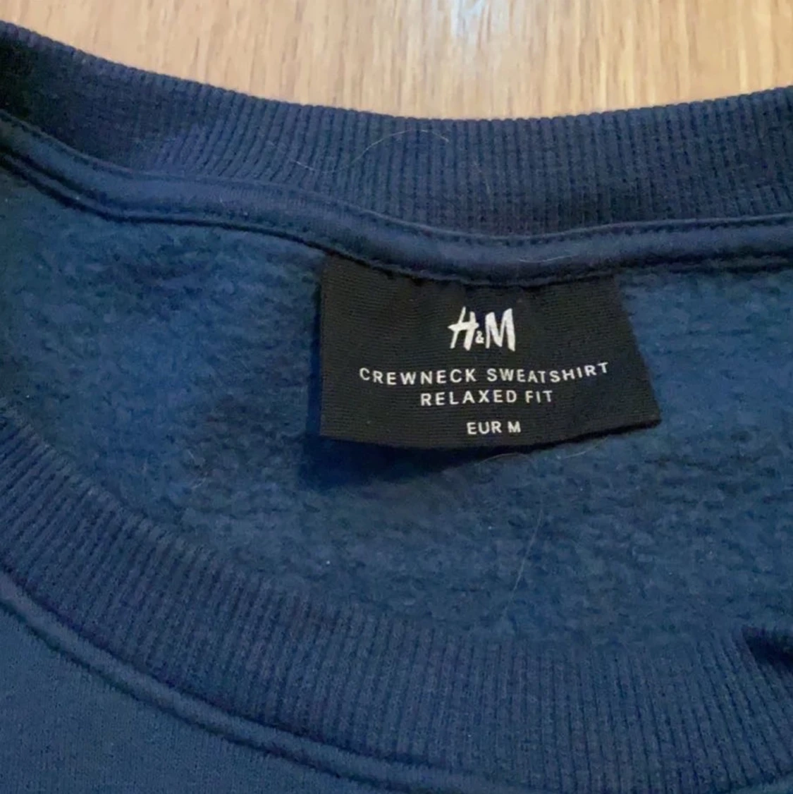 En blå sweatshirt storlek M - 90