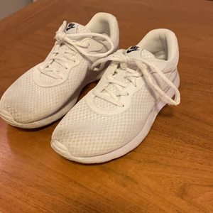 Nikeskor - Vita nikeskor