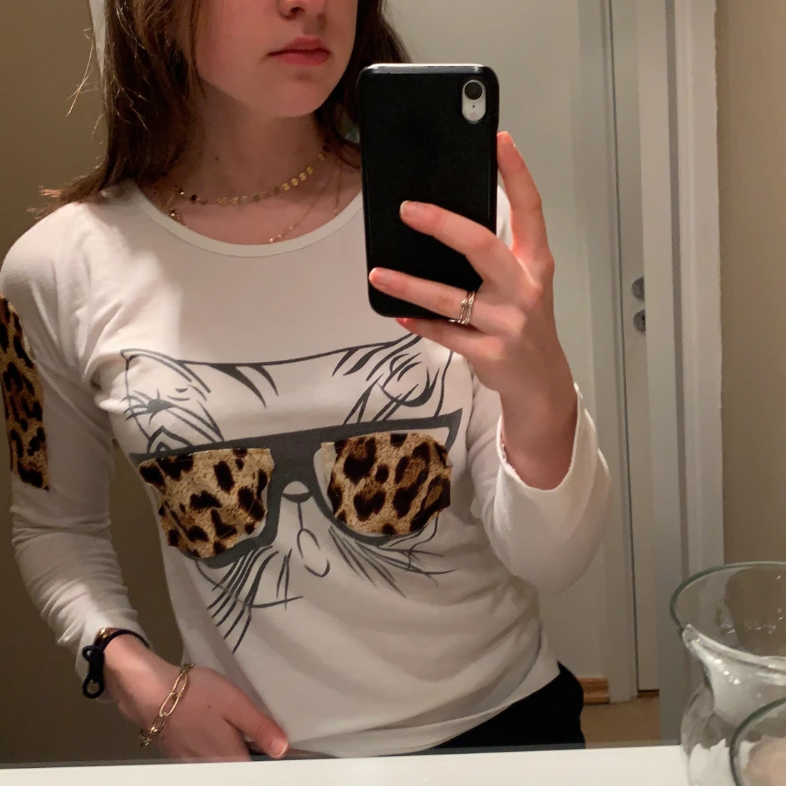 Långärmad vit tröja med leo inslag  - 90