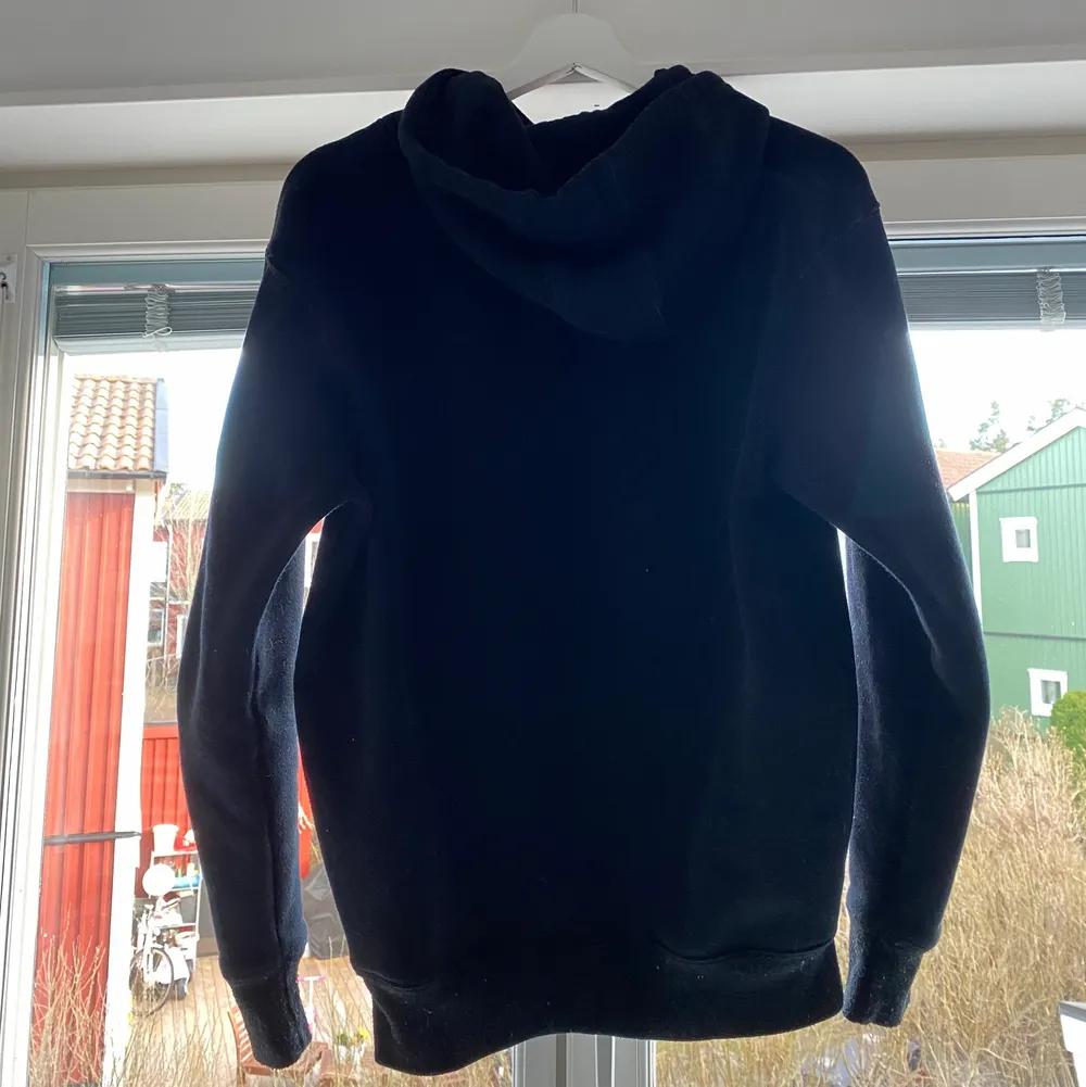 Säljer min juice wrld hoodie från hans merch. Superfin och i jättebra skick. Köpte den på Plick och då var den knappt använd. Hoodies.