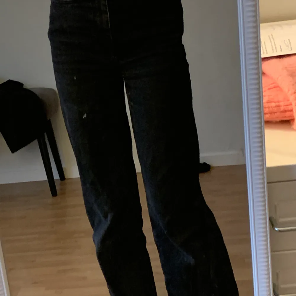 Säljer tre par jeans! 80kr styck! Eller alla tre för 150kr Pris kan sänkas vid snabb äffär!🥰 bara o höra av sig!😜. Jeans & Byxor.