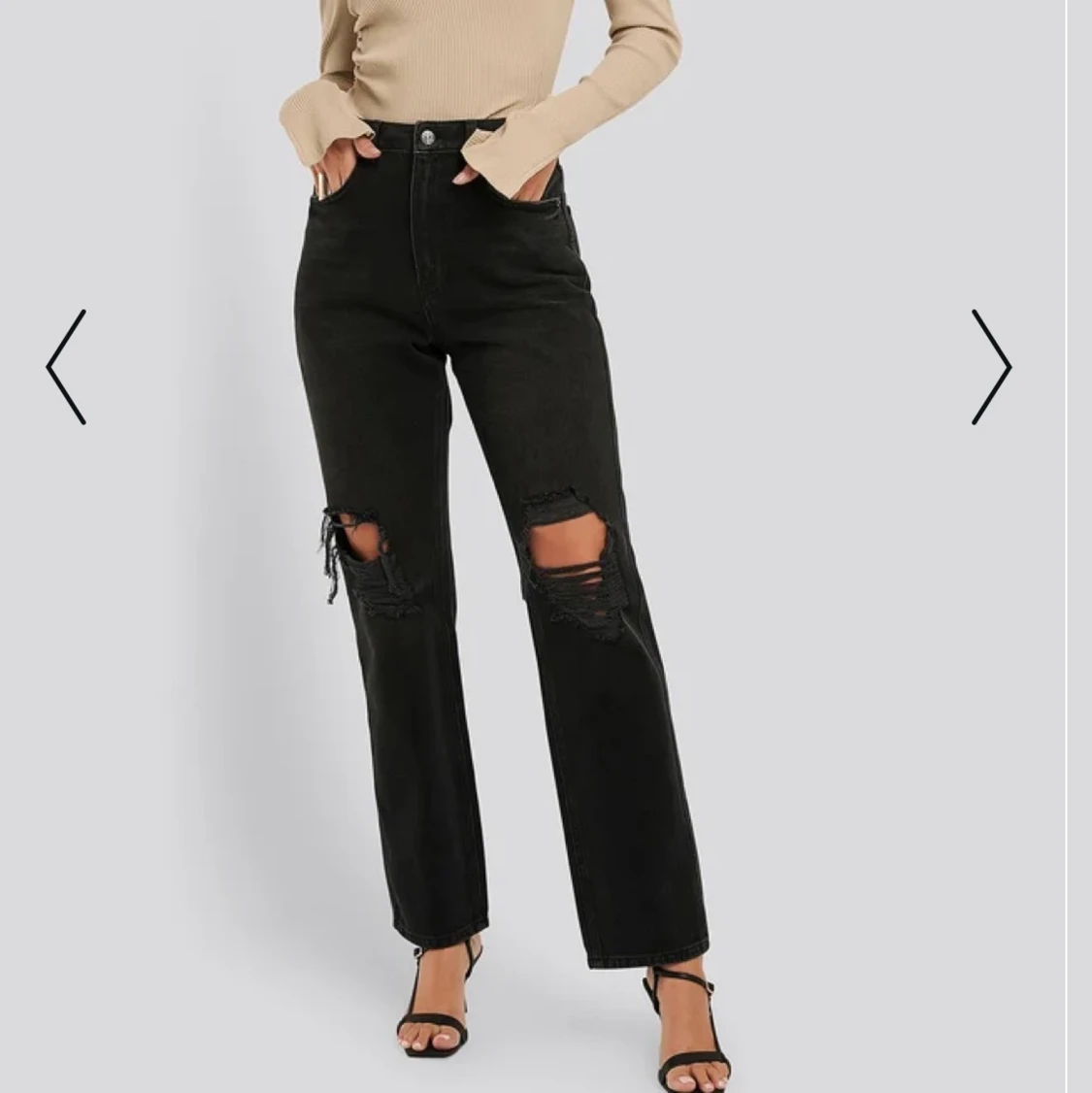 Svarta jeans med hål 