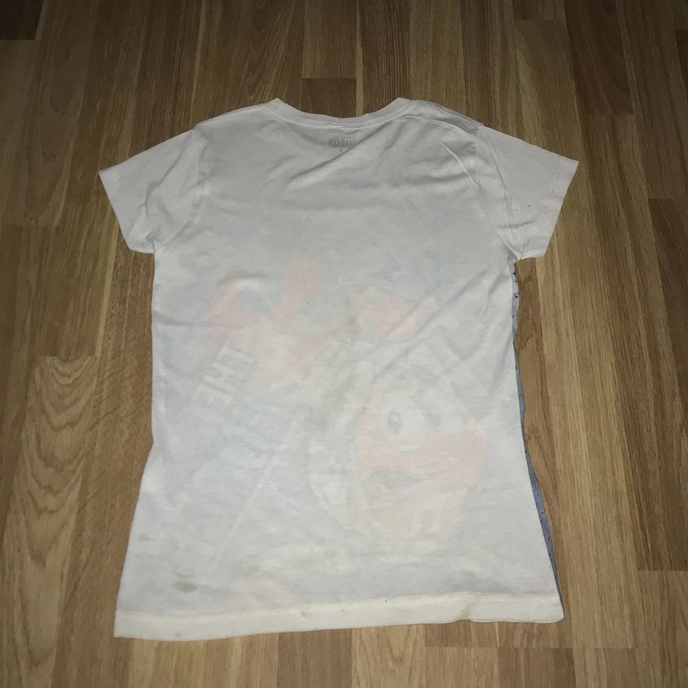 M&M’s T-Shirt. Storlek: Medium (passar som small). Helt ny med skada (se bild) . T-shirts.