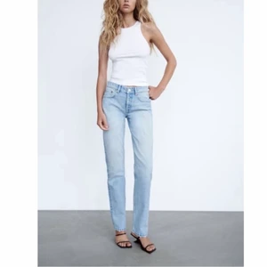 Jeans midwaist - Fina midwaist jeans från zara storlek 32 nya! Köparen står för frskt