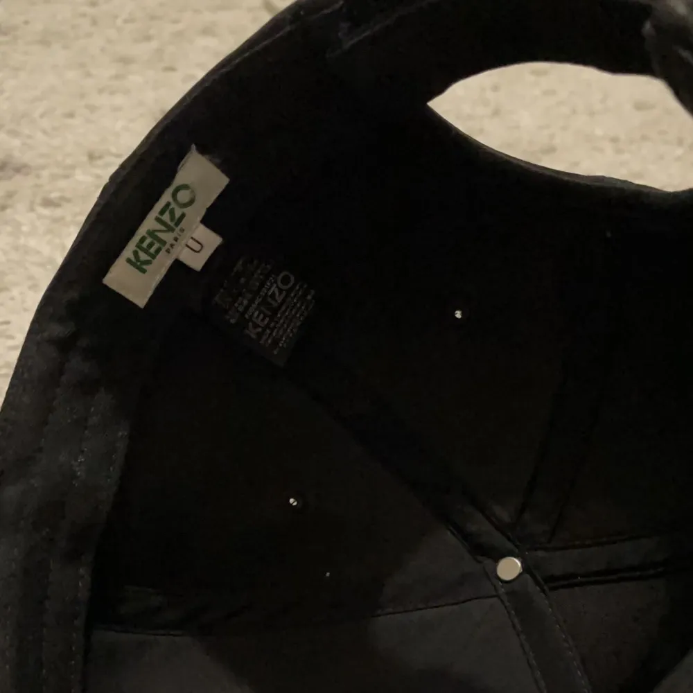 Säljer denna keps då den inte kommer till användning. Den är i ett ”foam” material och är i nästan nyskick. Pris kan diskuteras vid snabb affär!. Muu.