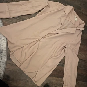 Blus  - Jätte fint skick! Köptes för 500 säljer för 80kr