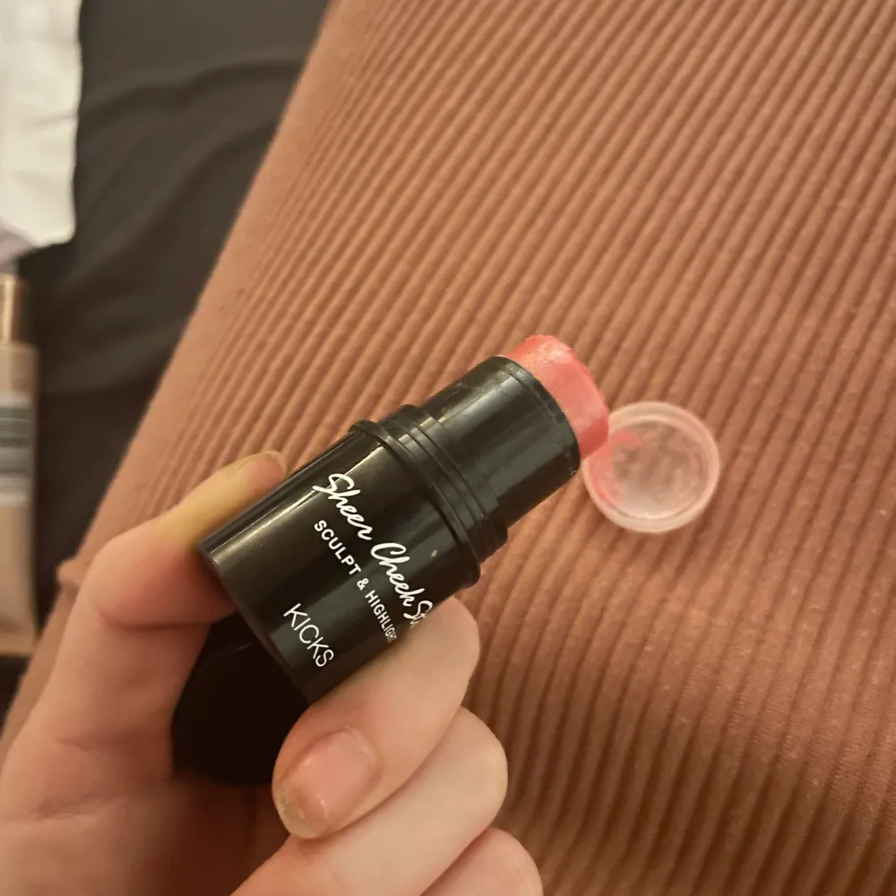 En super fin cream rouge. Ger fin och naturlig resultat. Aldrig använd. Originalpris:70. Beauty.