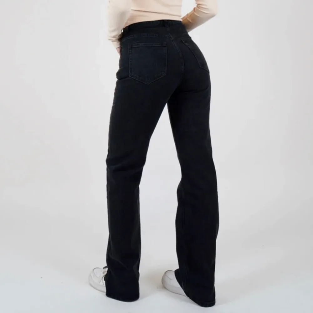 Säljer nu dessa skit snygga jeans från venderbys som jag inte längre får användning av💞 storlek xs/34 köpte för 600kr! Köp direkt för 200+frakt (spårbar)💞 . Jeans & Byxor.