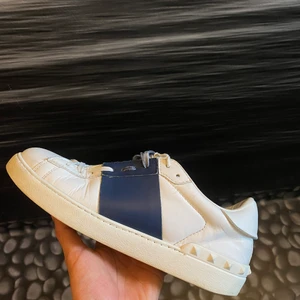 Valentino Open sneakers  - Storlek 41, passar 42, säljer för 2100kr, eller bud
