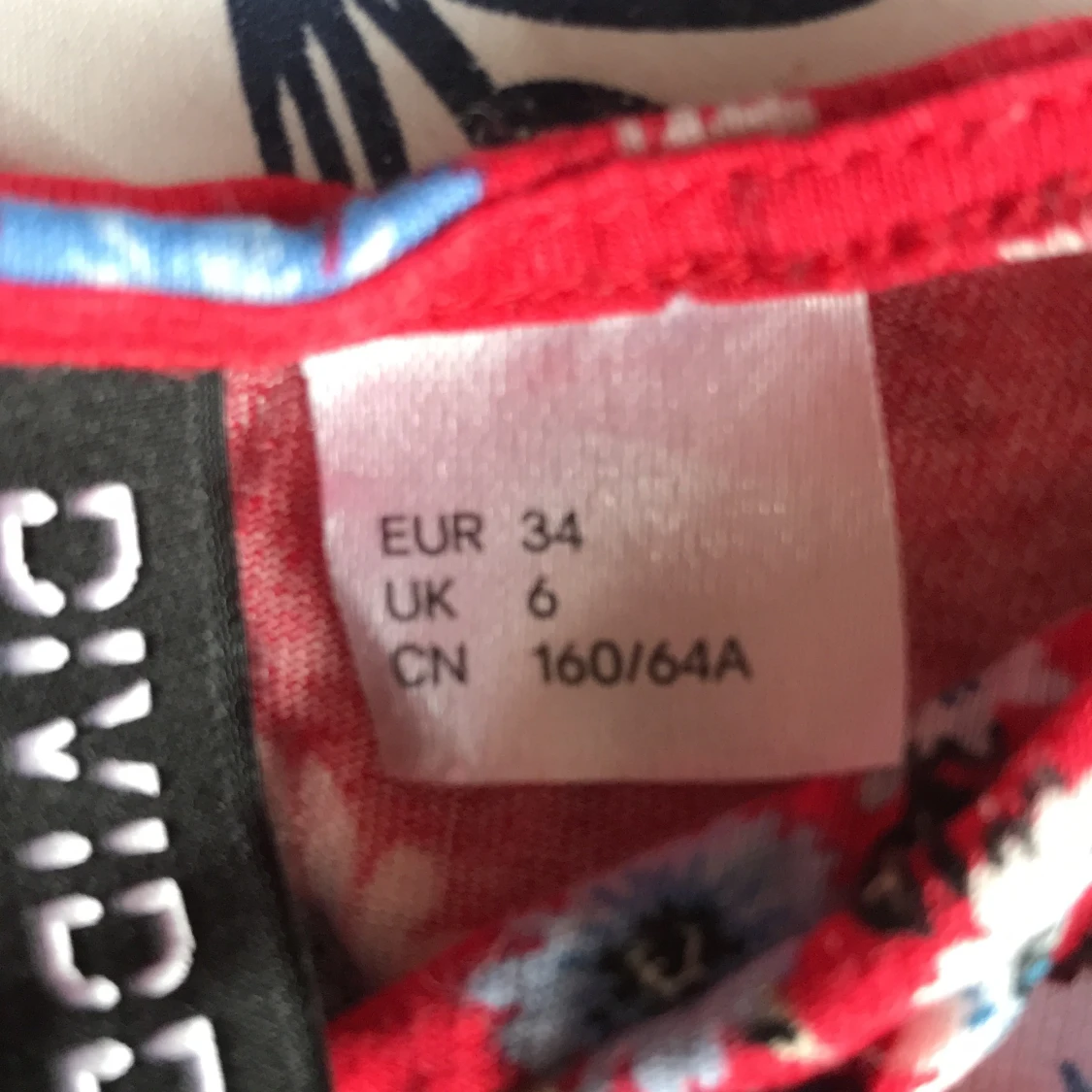  Röd jumpsuiten med blommor på,  - 91