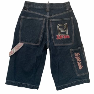 ds baby phat shorts - skit coola ds phat denim långa shorts. Perfekt för streetstyle!! Står M på lapp men skulle säga passar mindre XS/S. Skriv privat för mått. Köparen står för frakt. ❤️