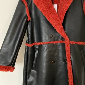 Jacka från Ivyrevel - Behöver mer plats i garderoben, säljer därför denna jacka från Ivyrevel som är i nyskick då jag aldrig använt den! 🌞 