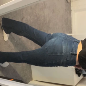 jeans  - lågmidjade jeans, alldrig använda så super fint skick. storlek 28 men passar mig som vanligtsvis har S 