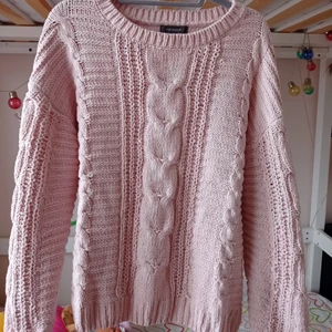 Rosa stickad tröja storlek L  - Stickad rosa tröja från Primark. (Konstant mig för frakt pris).