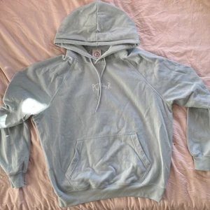 Helt ny polar hoodie!!! - Säljer denna helt nya polar skate co hoodien! Inte riktigt min färg så säljer vidare. Använd en gång. Hör av dig vid frågor eller funderingar🥰 köparen står för frakt (66kr) 📦 