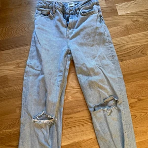 Jeans - High waist jeans från LAGER 157. Jättefina och toppenskick. Fler bilder kan skickas, tveka inte att fråga om ni undrar något💕💕 (sitter såhär på mig som är 155cm)