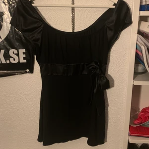 Tröja med sidenband  - Jättefin tröja köpt här på plick men används allt för sällan