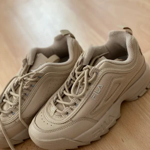 Fila skor  - Använda fåtal gånger, bra kvalite! Storlek 36