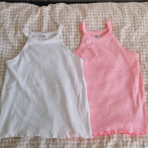 Två linnen från Zara. Båda är 140 cm - JÄTTE FINA LINNEN SOM JAG FICK NÄR JAG VA LITEN, KANSKE DEM SKULLE PASSA DIG ELLER ETT SYSKON. KÖPTA FRÅN ZARA OCH HAR ANVÄNTS 3-4 GÅNGER. 💖💖