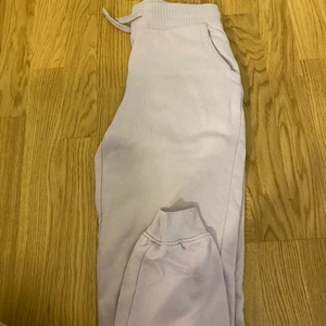 Cubus mjukis  - Detta är lila mjukis från cubus som fått några fläckar men man kan någ få bort dom i tvätten 