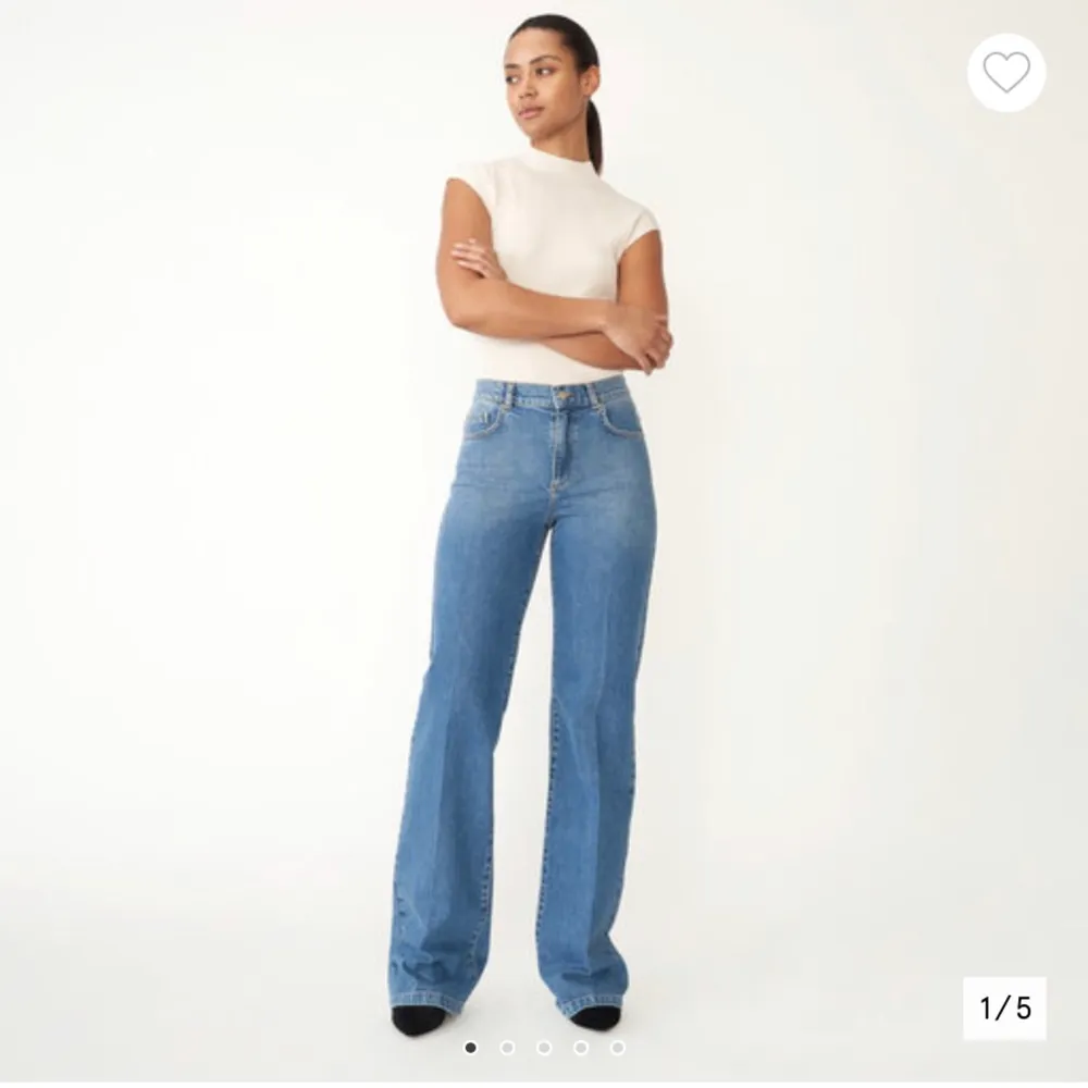 Wera jeans i modellen Julie. Storleken motsvarar 38/40 men det står 40. . Jeans & Byxor.