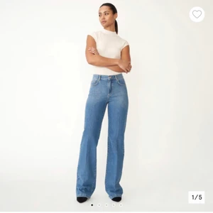 Jeans strlk 40 - Wera jeans i modellen Julie. Storleken motsvarar 38/40 men det står 40. 