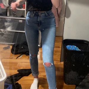 Jeans från bikbok  - Jeans från bikbok i strl XS, 250kr💞