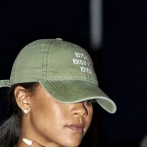 Rihanna keps  - Jätte cool beige keps! Knappt använd!