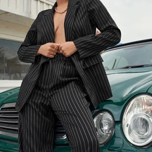 Kostym byxor och kavaj  - Säljer båda två därför att jag inte passar i den längre. 🤎