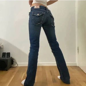 Jeans - Säljer mina superfina favorit jeans från true religion i storlek 27 då jag har ett par andra likande❤️