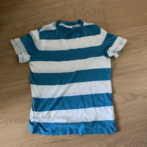 Weekday T shirt - Helt oanvänd.