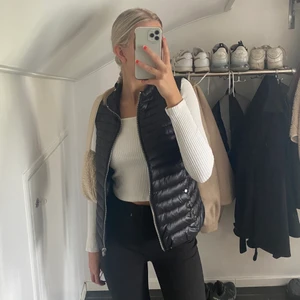 Dunväst - Dunväst från Mango, aldrig använd bara prövad💘