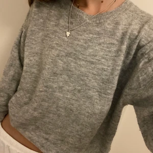 Stickad tröja - Jättefin och mysig stickad tröja från H&M! Storlek XS men passar även en S