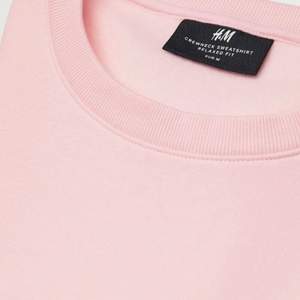 Aldrig använd även slutsåld rosa sweatshirt köpt från herravdelningen💗 storlek L jätte mysigt oversize💗