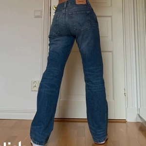 Levis 501 - de 2 första bilderna är lånade, mina är gråa! <3 storlek S, passar mig som är 163💗. Frakt tillkommer 