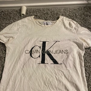 Calvin klein jeans t-shirt - Calvin Klein jeans t-shirt strl s 