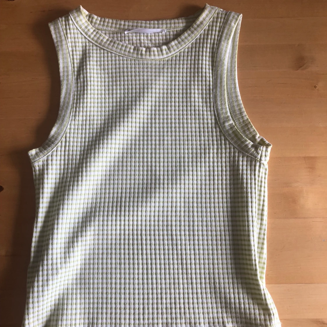 Grönt och vitt rutigt linne från Mango