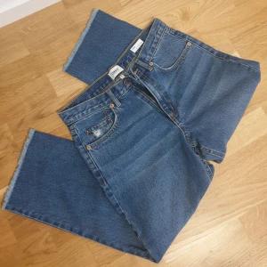  - Oanvända Jeans från ONLY med skön passform.💜