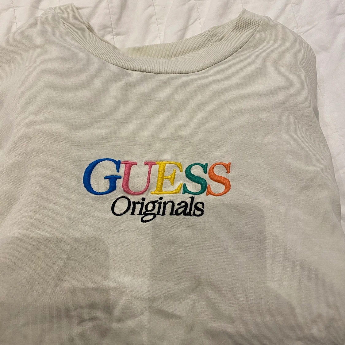 Guess T-shirt Nyskick - 90